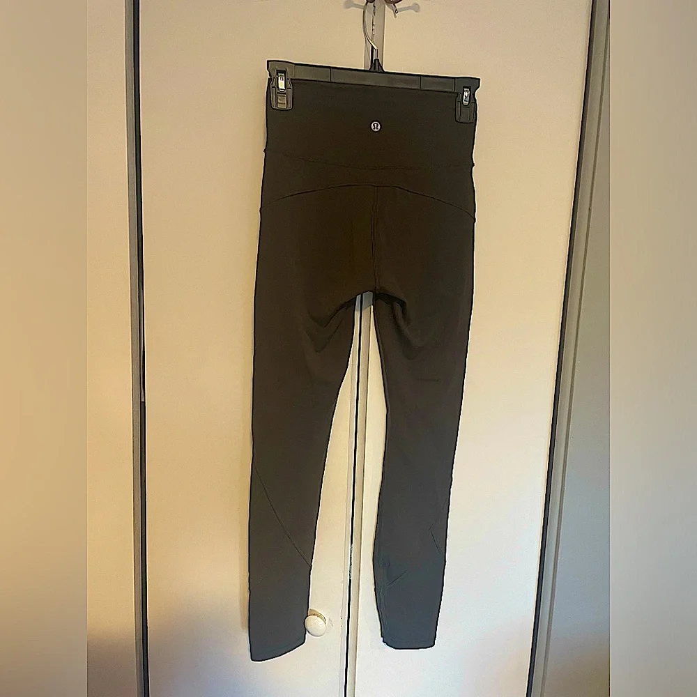Lululemon In Movement 7/8 Everlux Tight size 4 - Picture 8 of 10